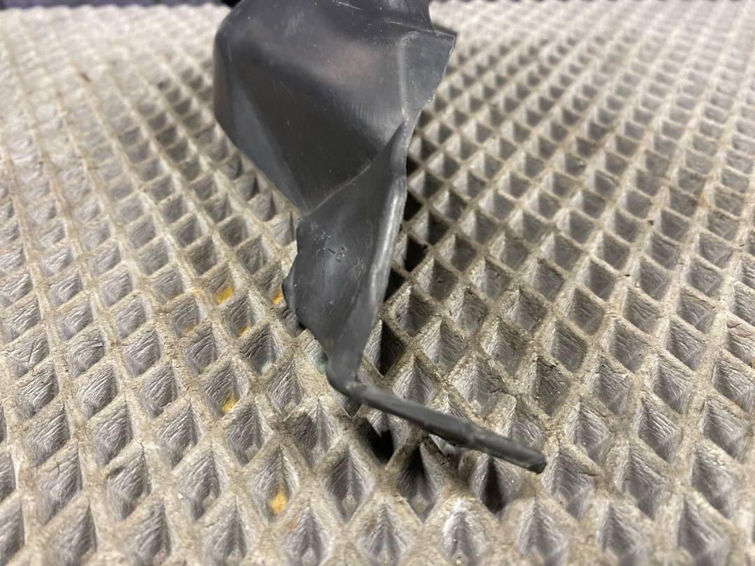 Молдинг лобового стекла, 330 рублей, Красноярск