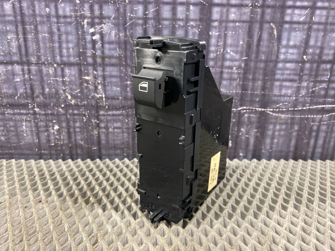 Кнопка стеклоподъемника, 744 рублей, Красноярск