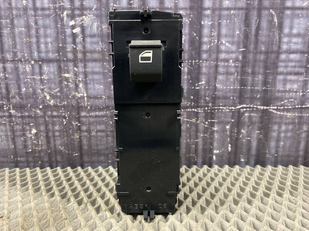 Кнопка стеклоподъемника, 744 рублей, Красноярск