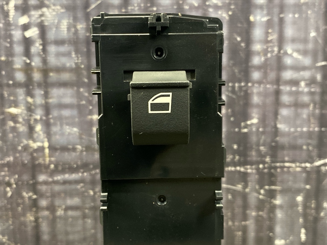 Кнопка стеклоподъемника, 744 рублей, Красноярск