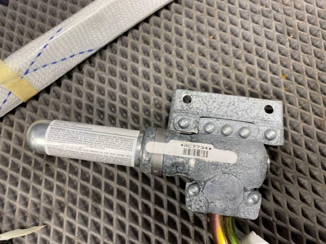 Подушка безопасности, 624 рублей, Красноярск