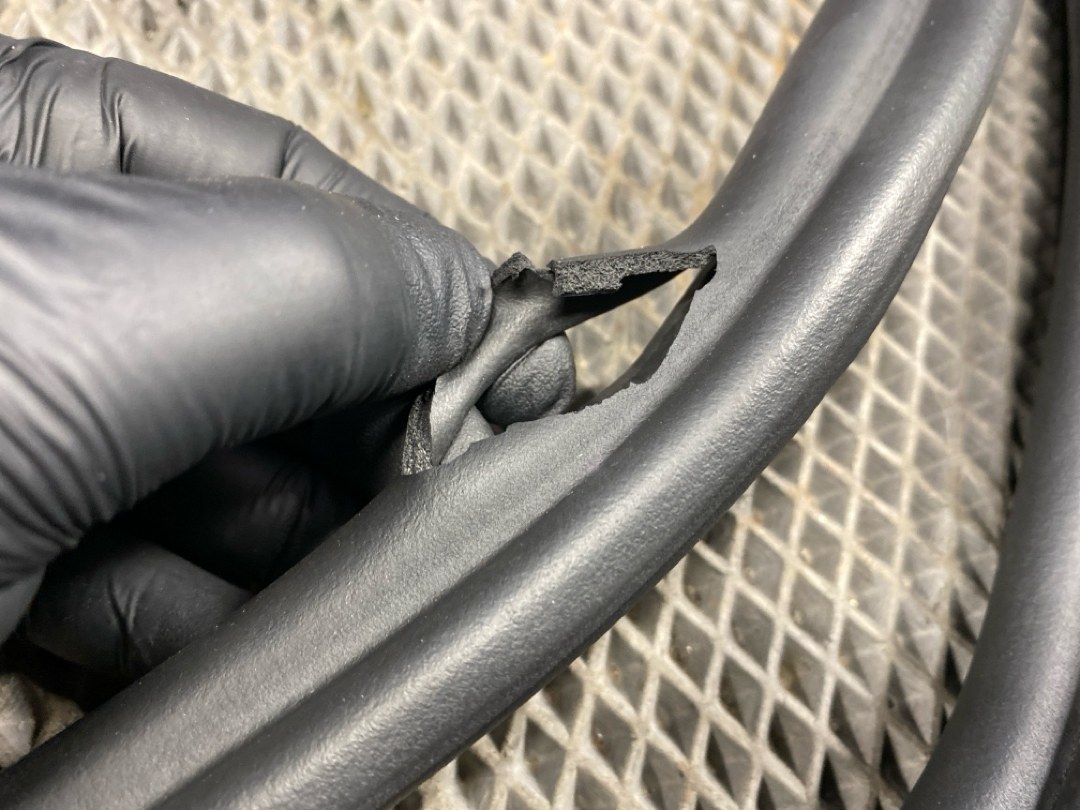 Уплотнитель крышки багажника, 1000 рублей, Красноярск