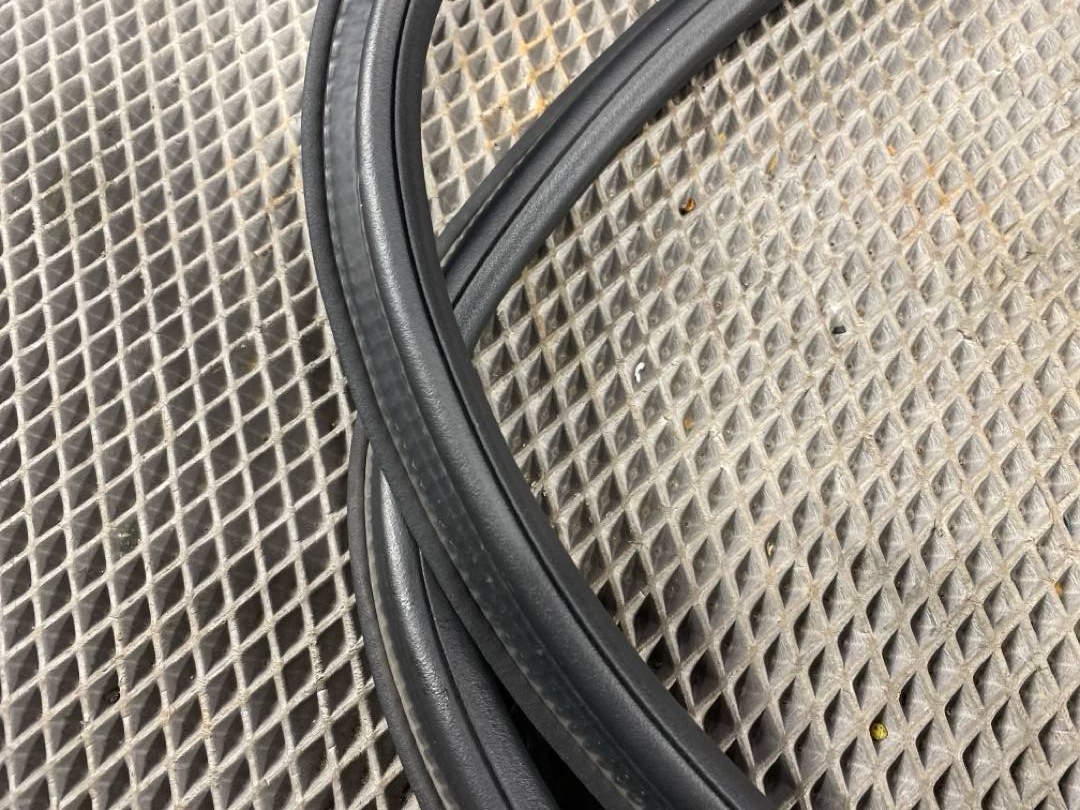 Уплотнитель крышки багажника, 1000 рублей, Красноярск