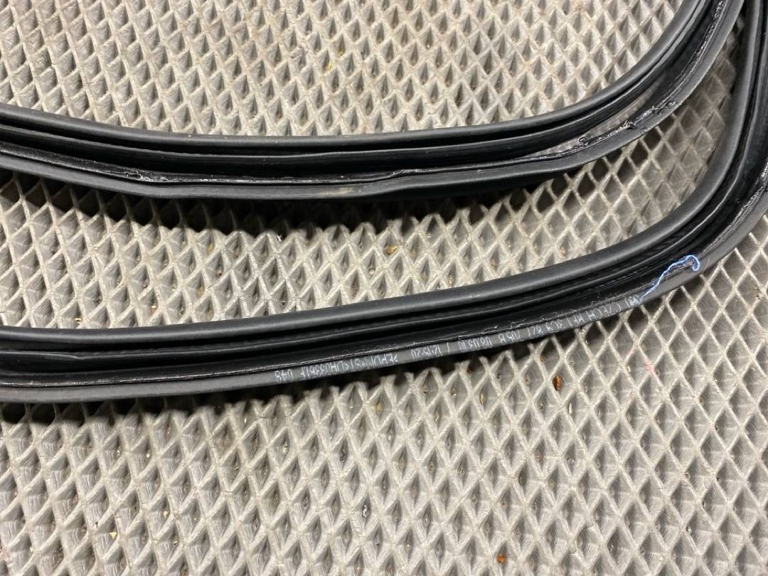 Уплотнитель крышки багажника, 1000 рублей, Красноярск