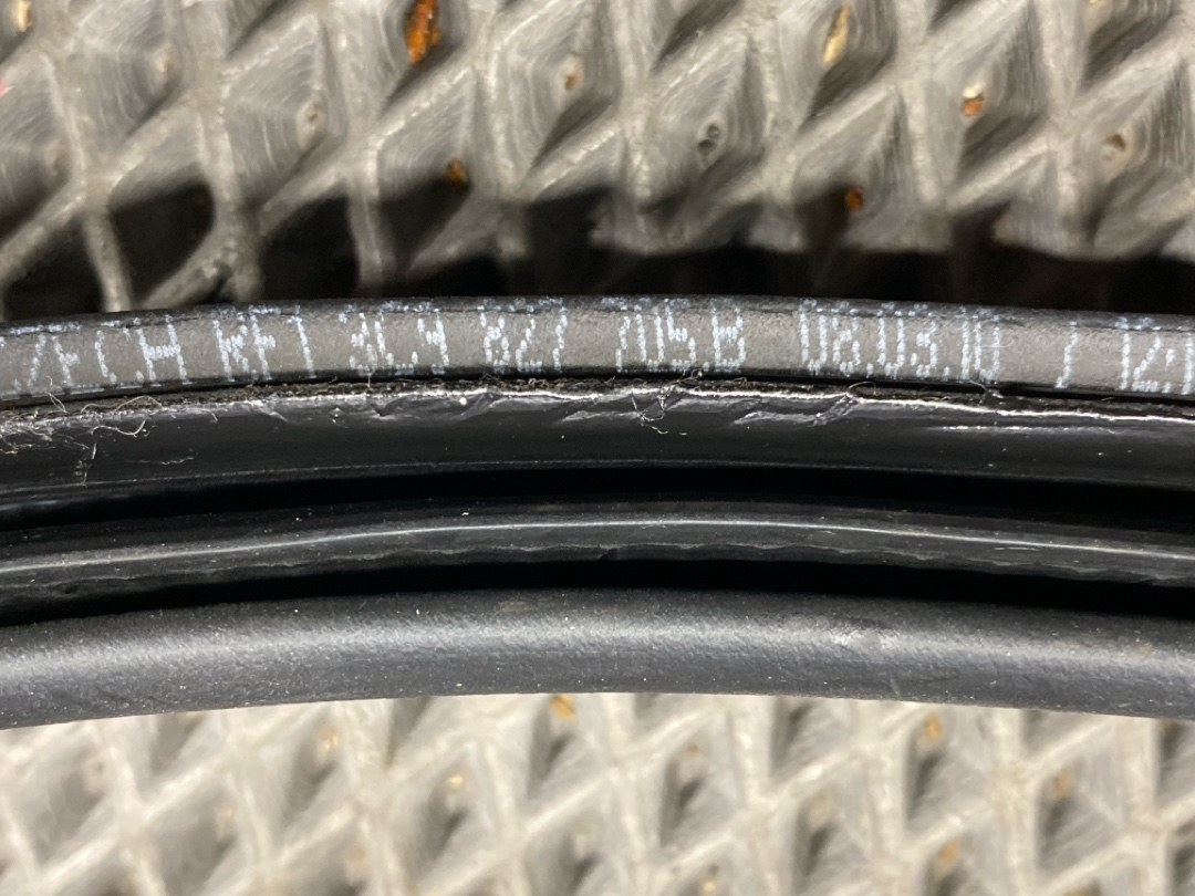 Уплотнитель крышки багажника, 1000 рублей, Красноярск