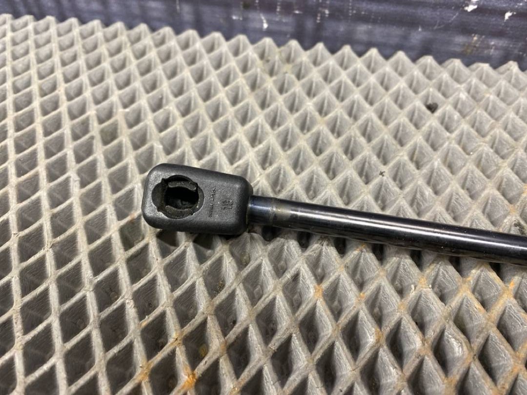 Амортизатор багажника, 880 рублей, Красноярск