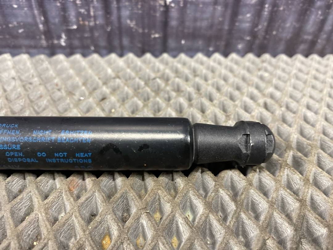 Амортизатор багажника, 880 рублей, Красноярск