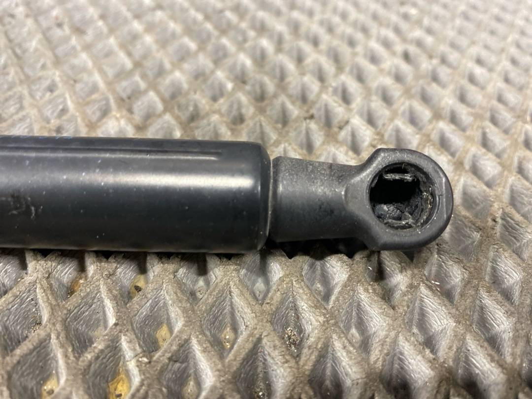 Амортизатор багажника, 880 рублей, Красноярск