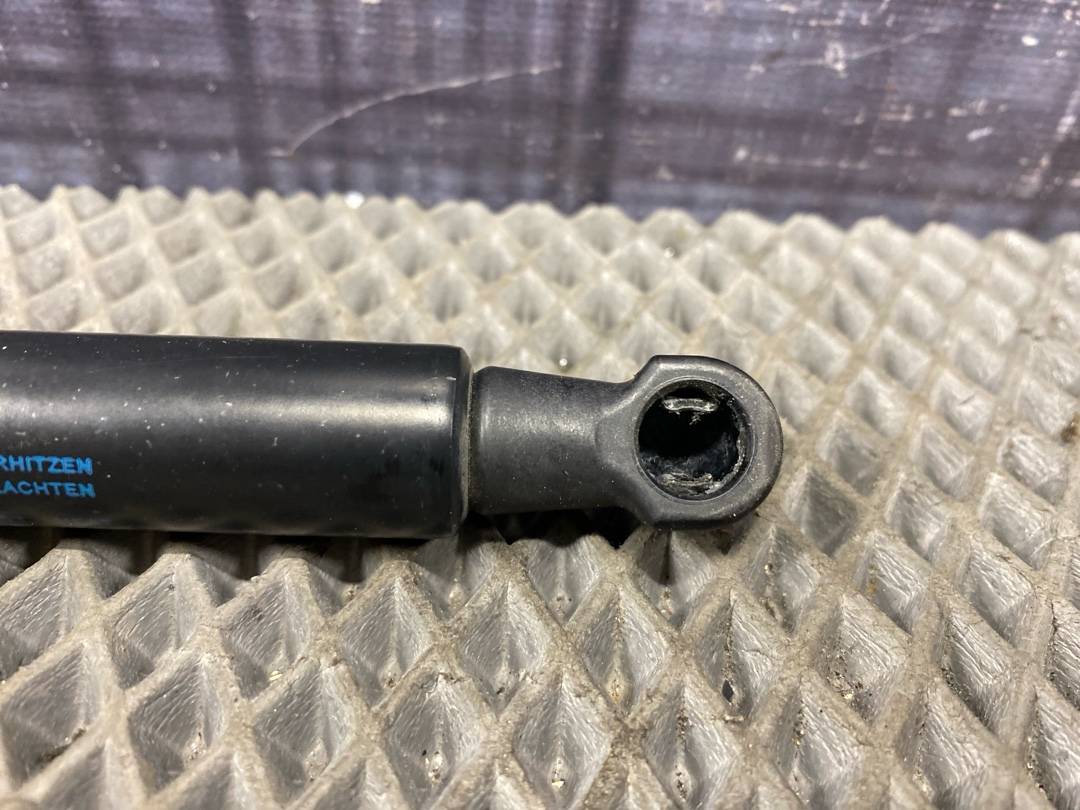 Амортизатор багажника, 880 рублей, Красноярск