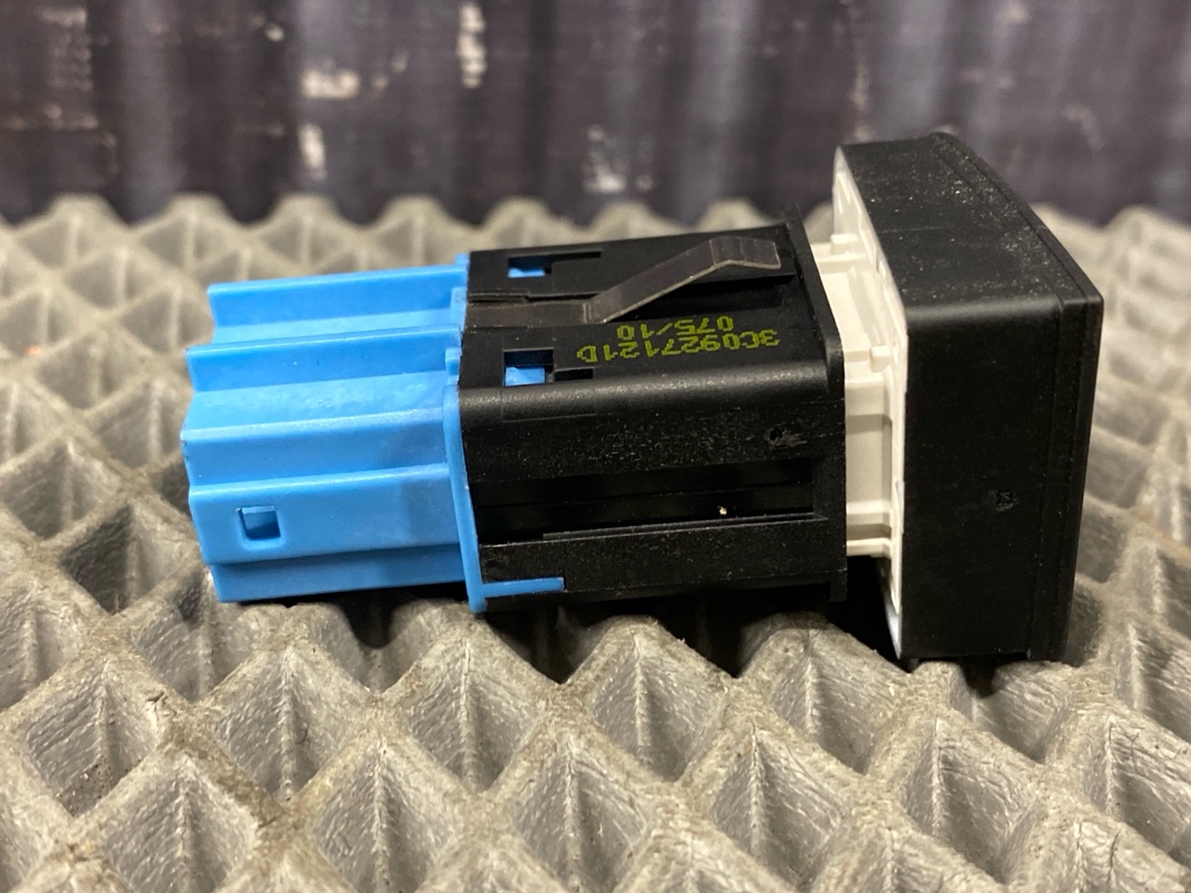 Кнопка салона, 680 рублей, Красноярск