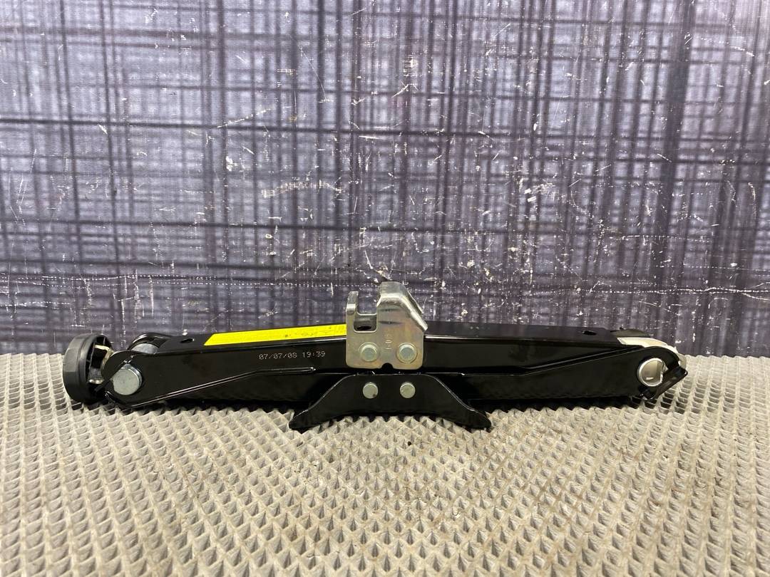 Домкрат, 4380 рублей, Красноярск