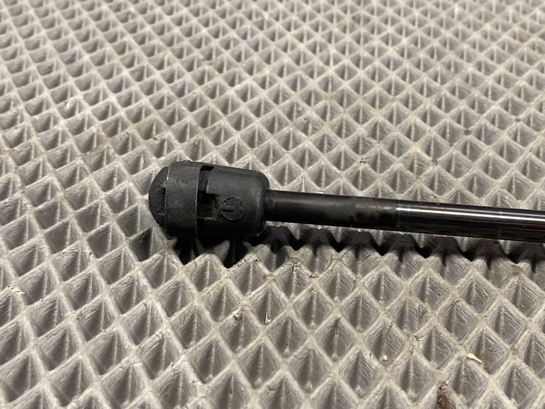 Амортизатор капота, 870 рублей, Красноярск