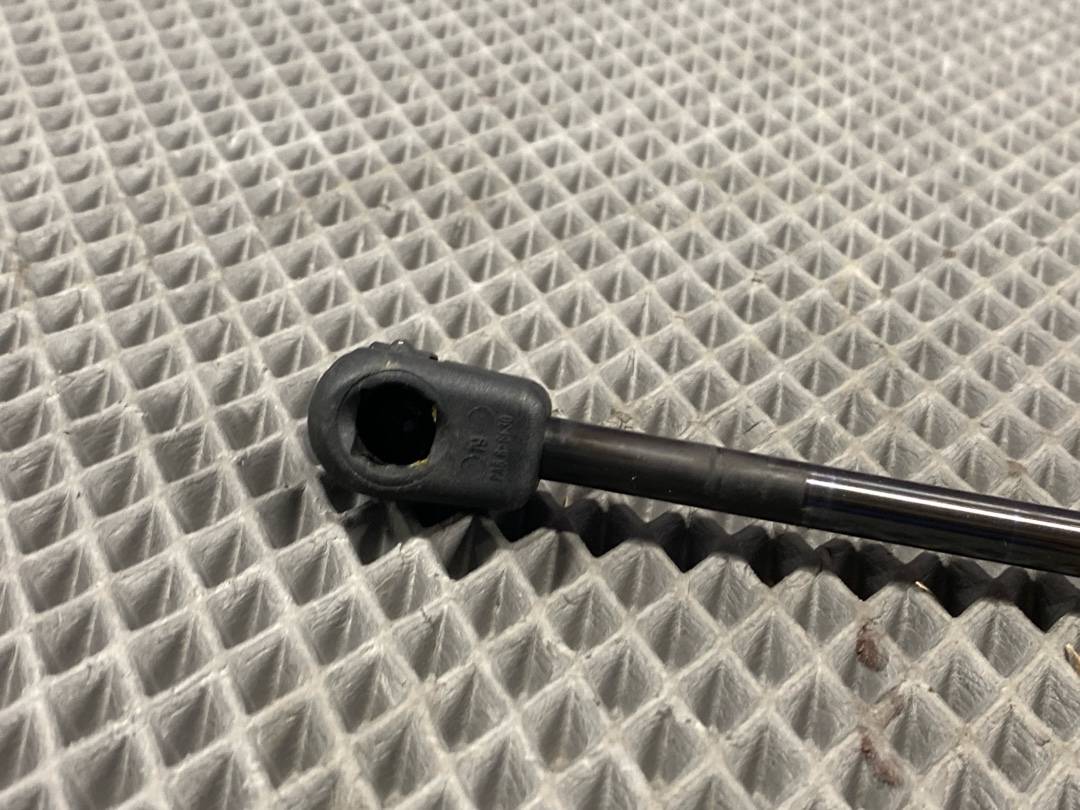 Амортизатор капота, 870 рублей, Красноярск