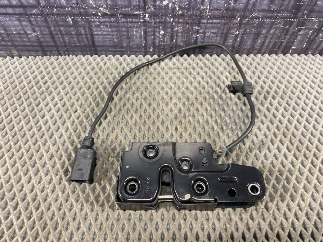 Замок капота, 1890 рублей, Красноярск