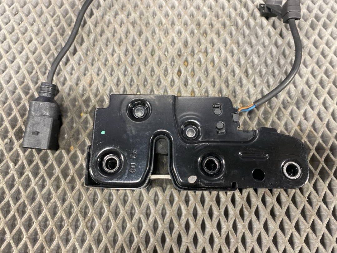 Замок капота, 1890 рублей, Красноярск