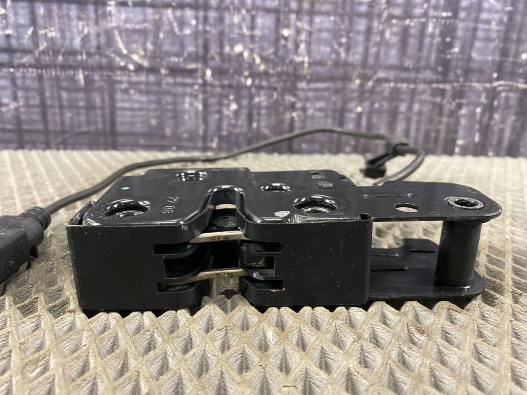 Замок капота, 1890 рублей, Красноярск