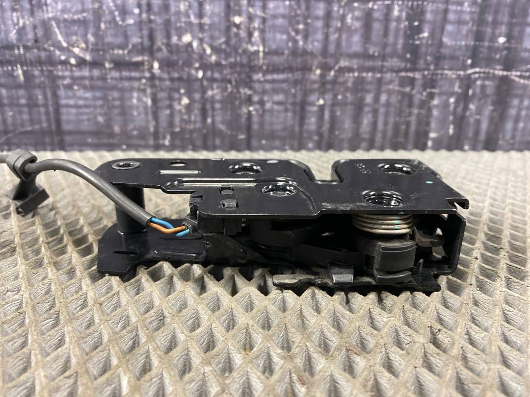 Замок капота, 1890 рублей, Красноярск