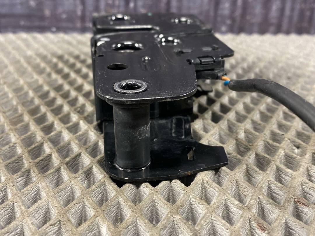 Замок капота, 1890 рублей, Красноярск