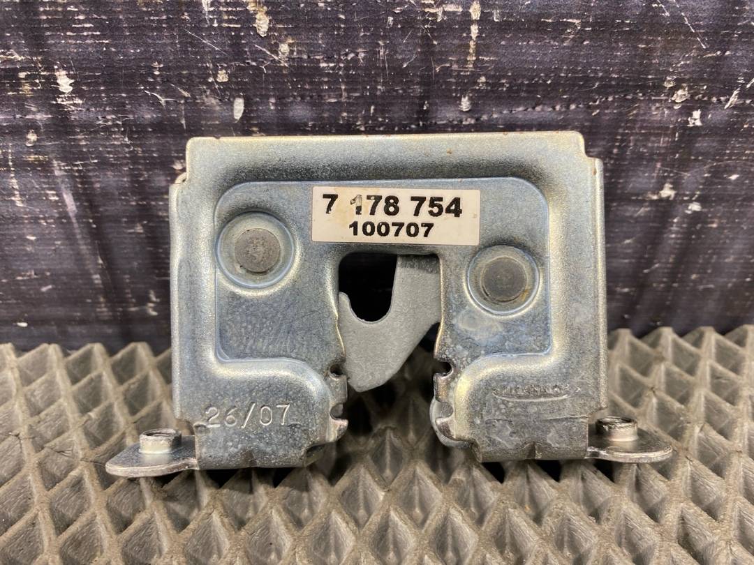 Замок капота, 930 рублей, Красноярск