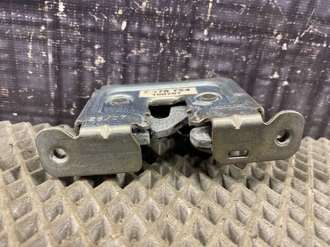 Замок капота, 930 рублей, Красноярск