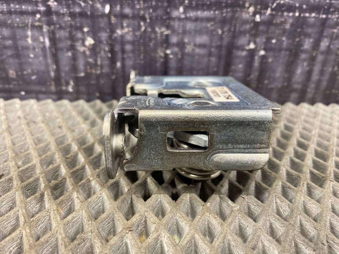 Замок капота, 930 рублей, Красноярск