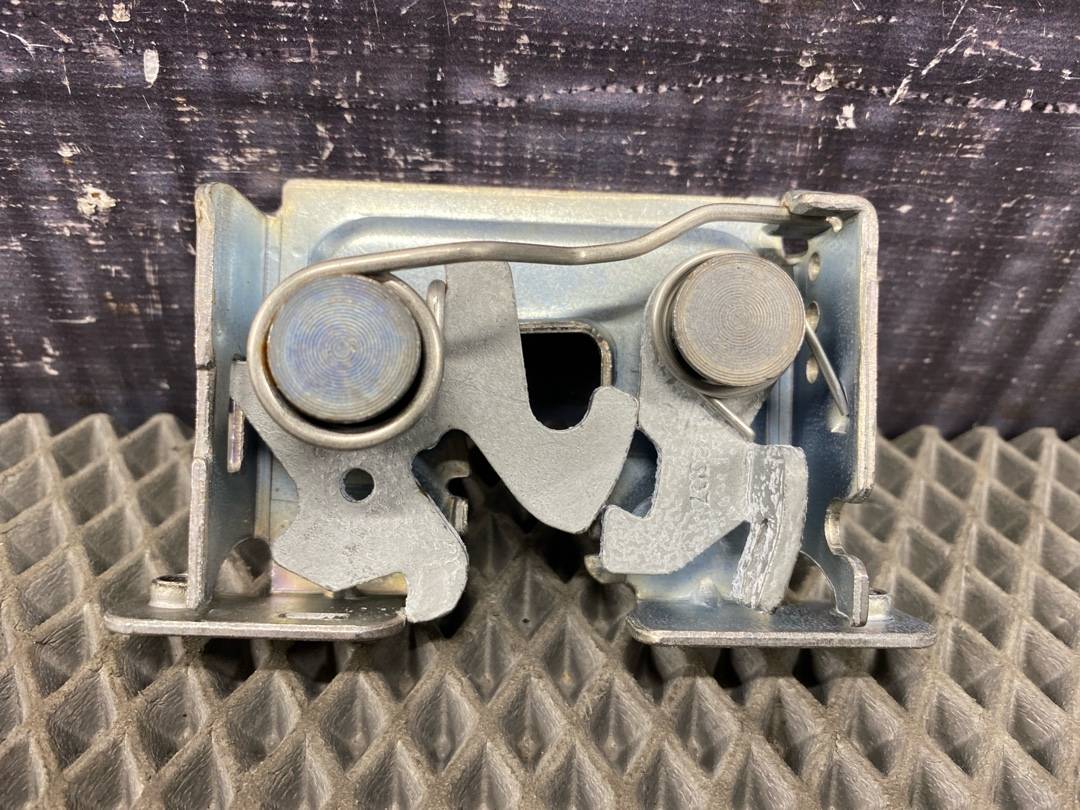 Замок капота, 930 рублей, Красноярск