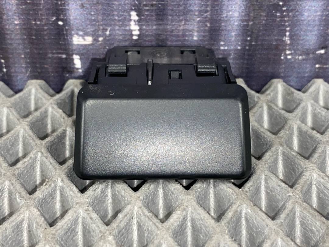 Кнопка открывания бардачка, 270 рублей, Красноярск