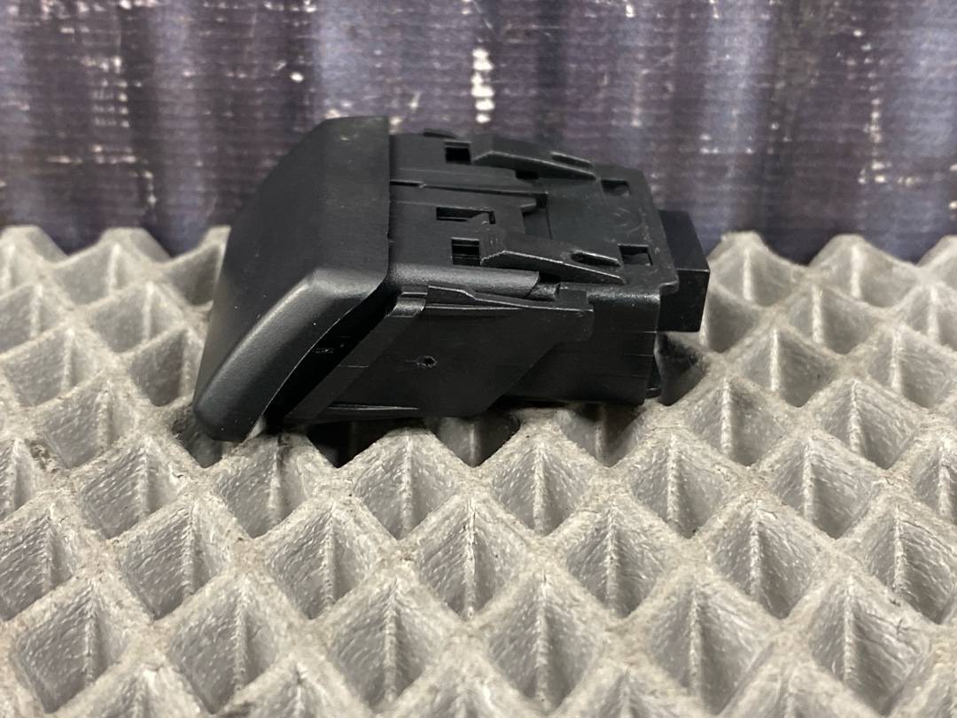 Кнопка открывания бардачка, 270 рублей, Красноярск