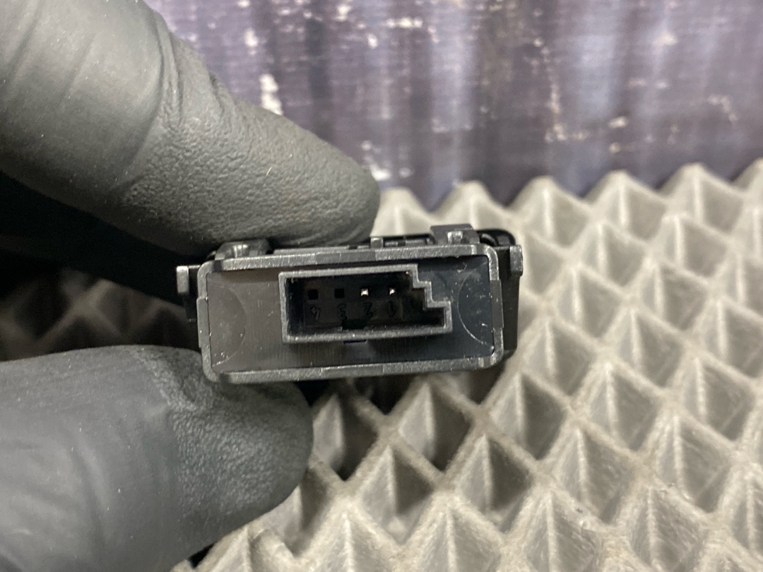 Кнопка открывания бардачка, 270 рублей, Красноярск