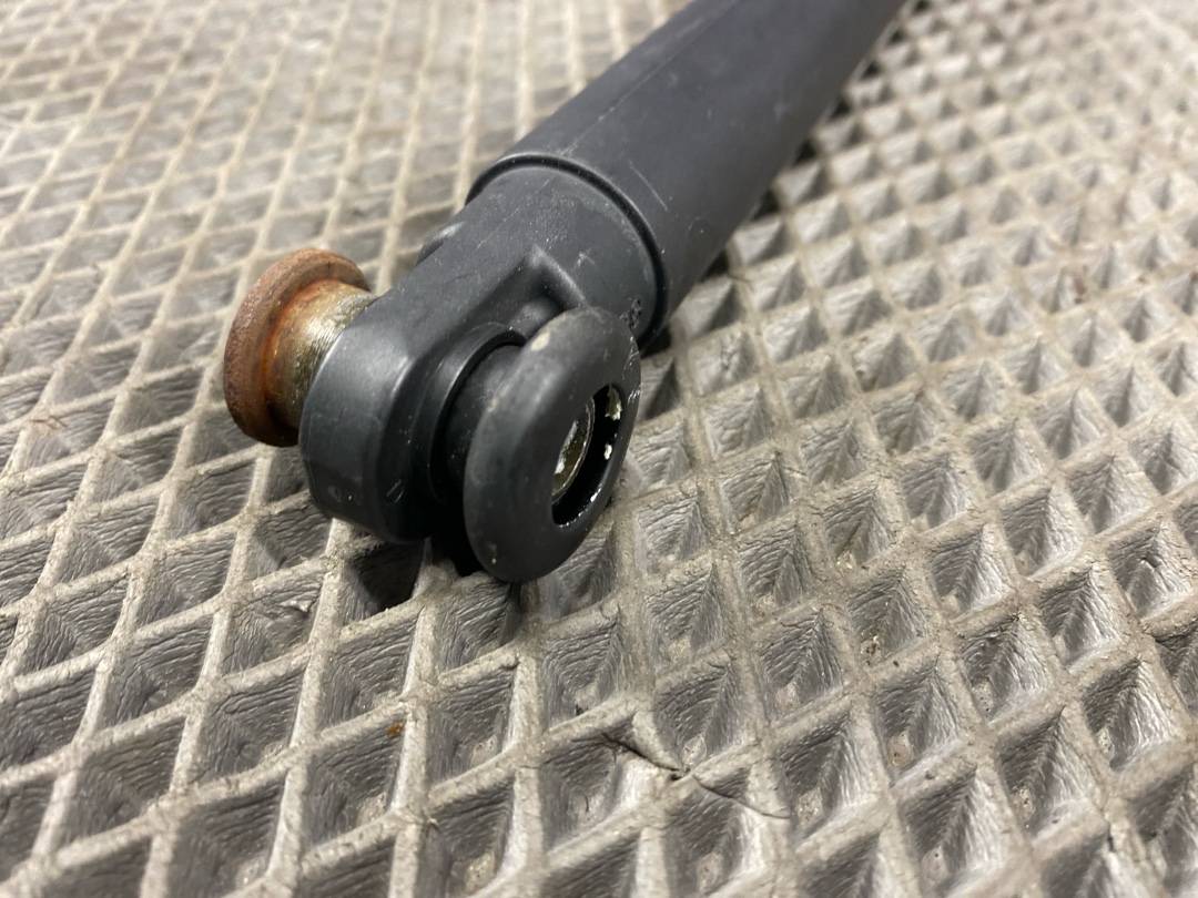 Амортизатор багажника, 570 рублей, Красноярск