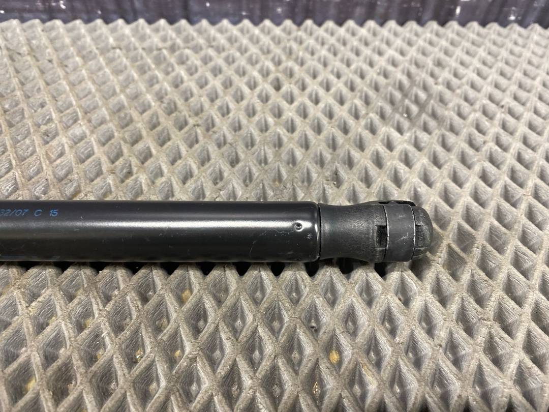 Амортизатор капота, 600 рублей, Красноярск