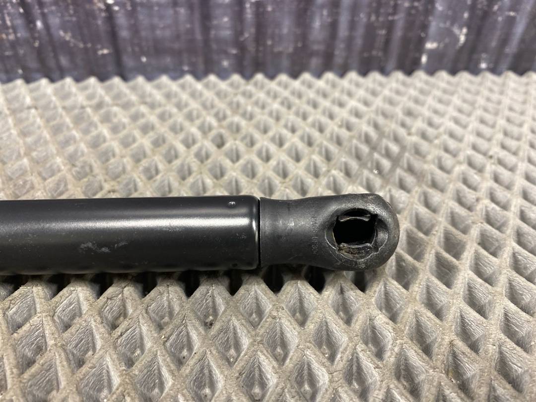 Амортизатор капота, 600 рублей, Красноярск