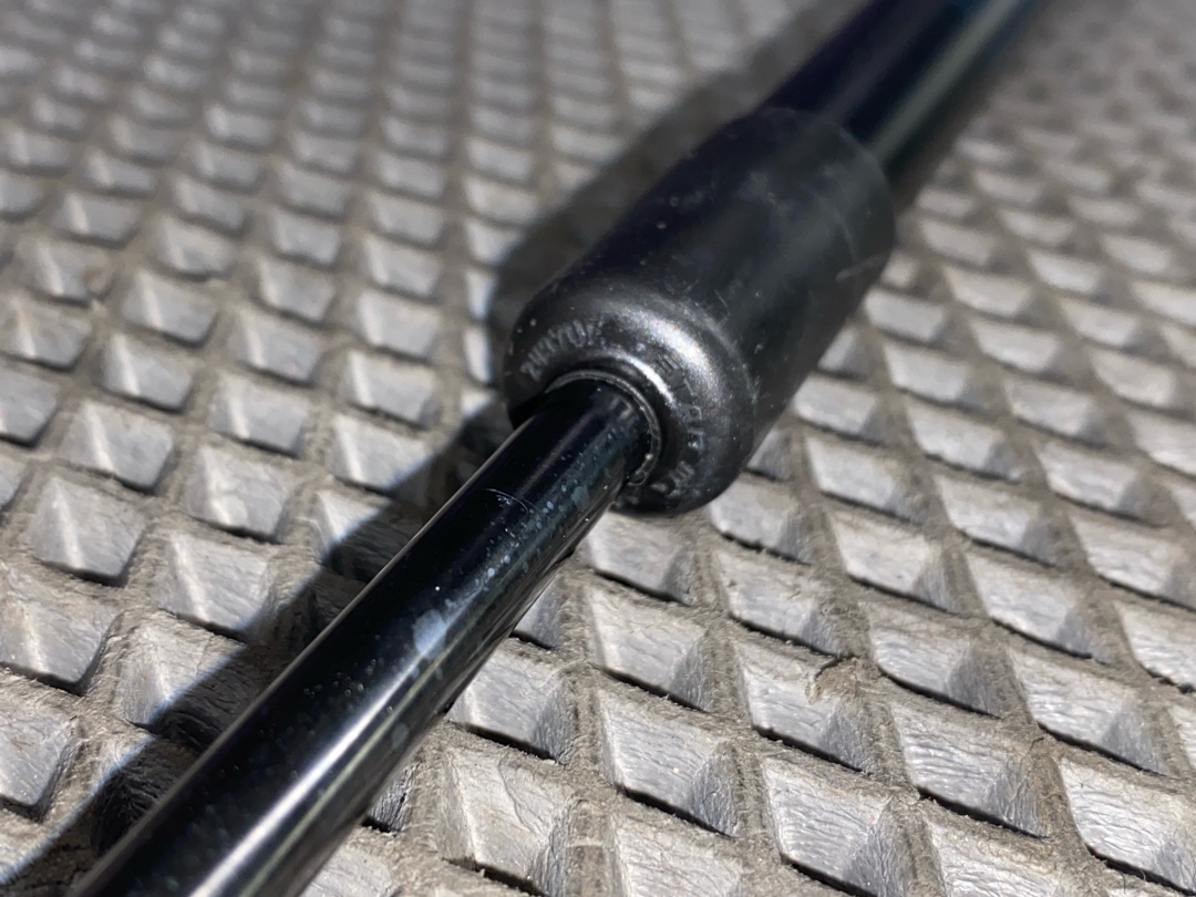 Амортизатор капота, 600 рублей, Красноярск