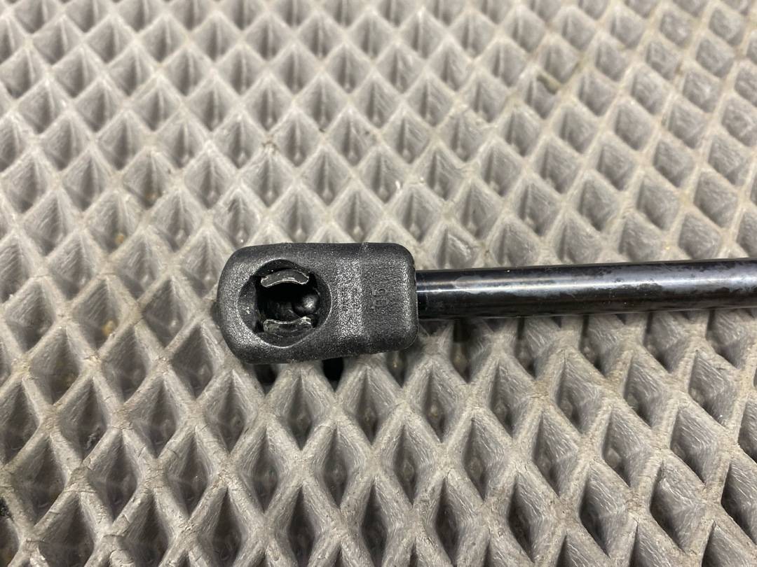 Амортизатор капота, 600 рублей, Красноярск