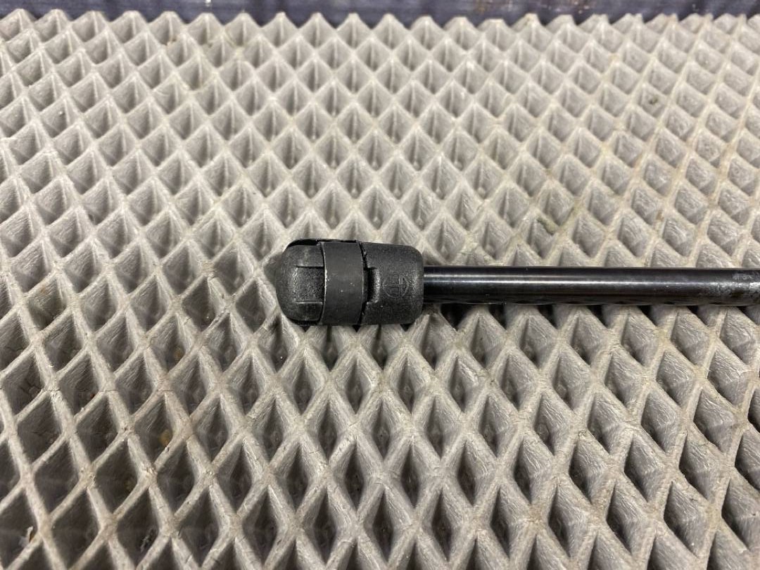 Амортизатор капота, 600 рублей, Красноярск