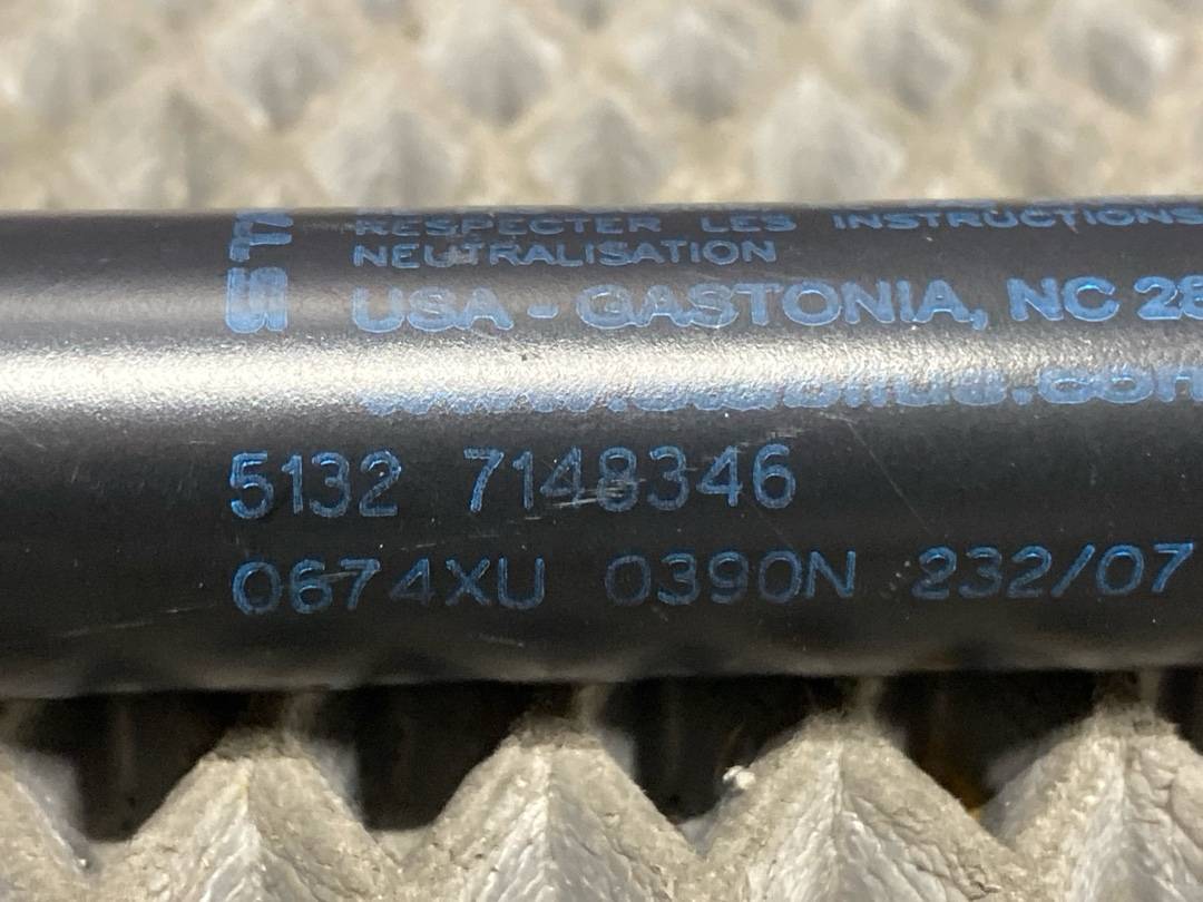 Амортизатор капота, 600 рублей, Красноярск