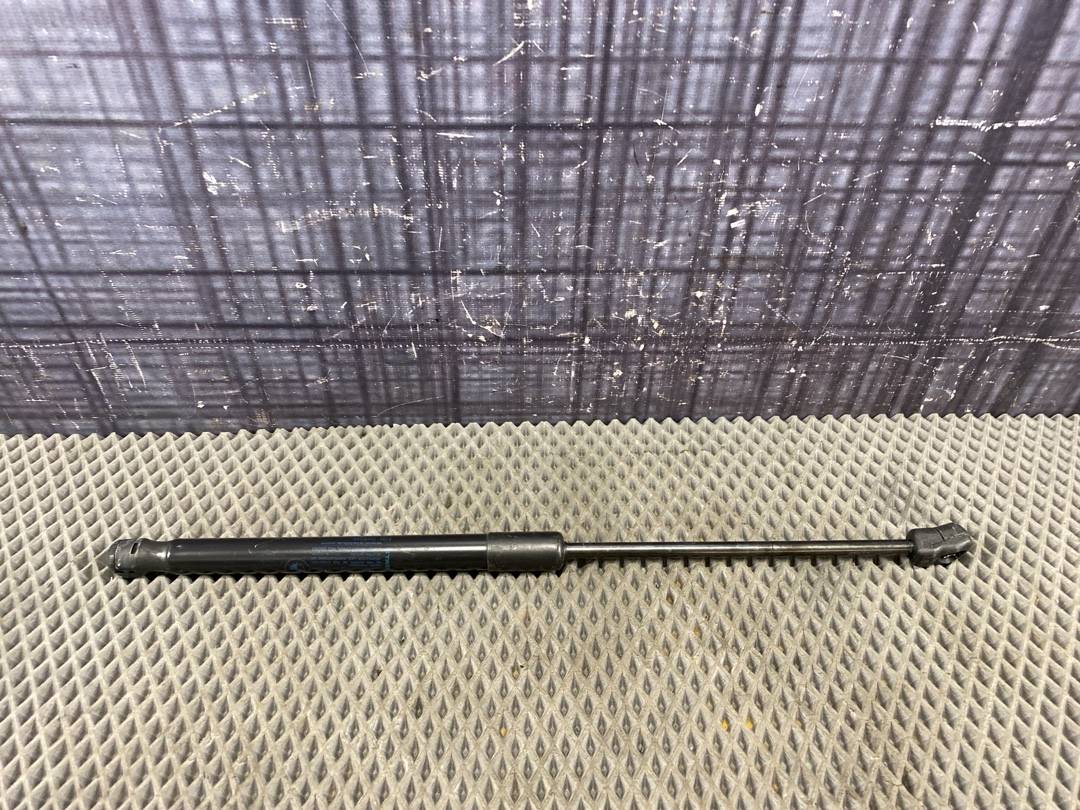 Амортизатор капота, 600 рублей, Красноярск