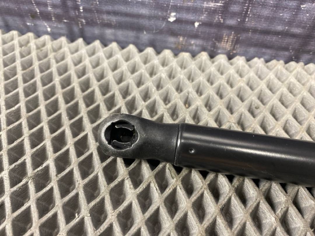 Амортизатор капота, 600 рублей, Красноярск