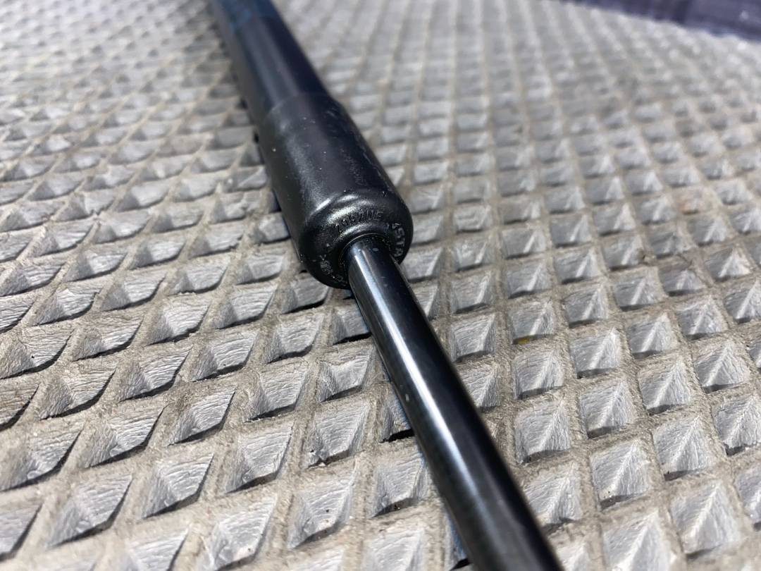 Амортизатор капота, 600 рублей, Красноярск