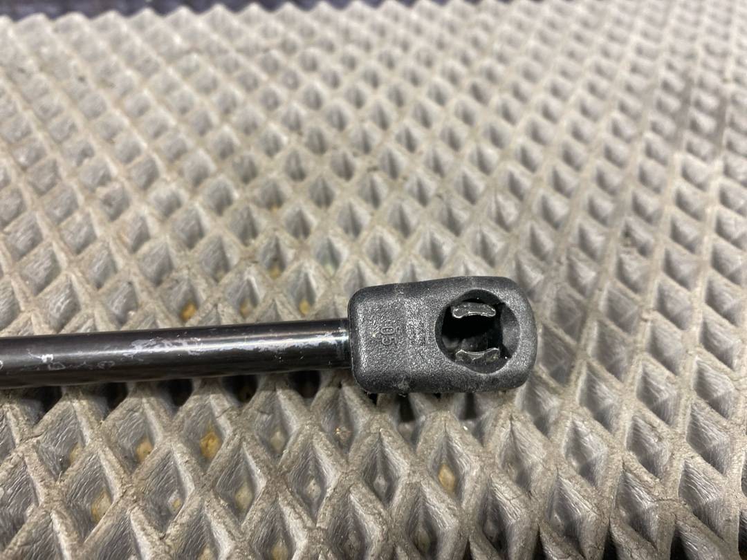 Амортизатор капота, 600 рублей, Красноярск