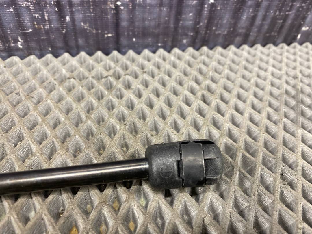 Амортизатор капота, 600 рублей, Красноярск