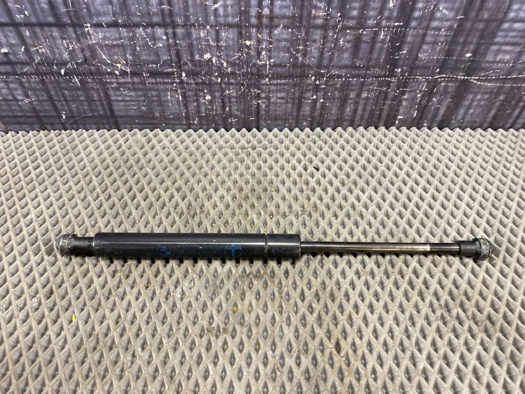 Амортизатор капота, 432 рублей, Красноярск