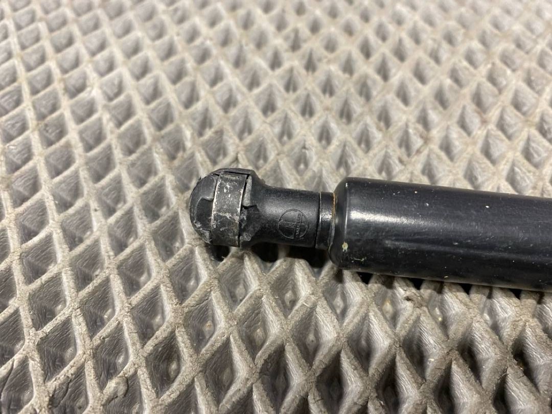 Амортизатор капота, 432 рублей, Красноярск