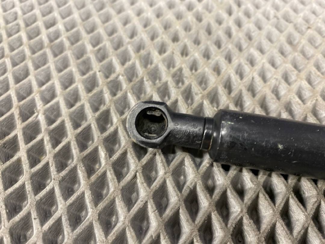 Амортизатор капота, 432 рублей, Красноярск