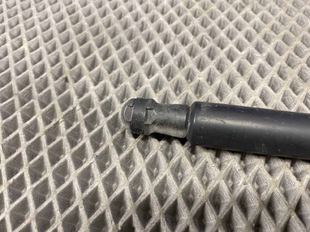 Амортизатор багажника, 455 рублей, Красноярск