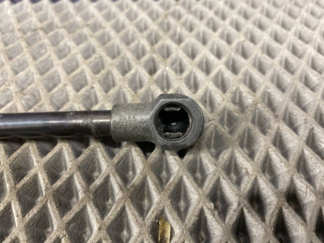 Амортизатор багажника, 455 рублей, Красноярск