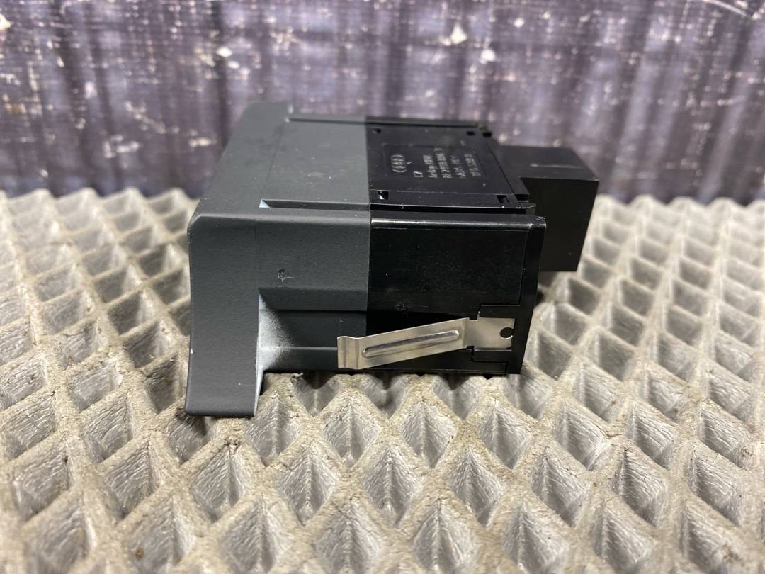 Кнопка салона, 252 рублей, Красноярск