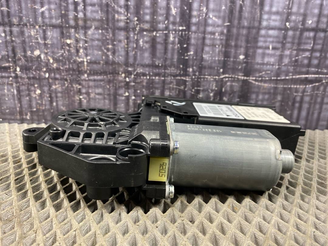 Мотор стеклоподъемника, 1022 рублей, Красноярск