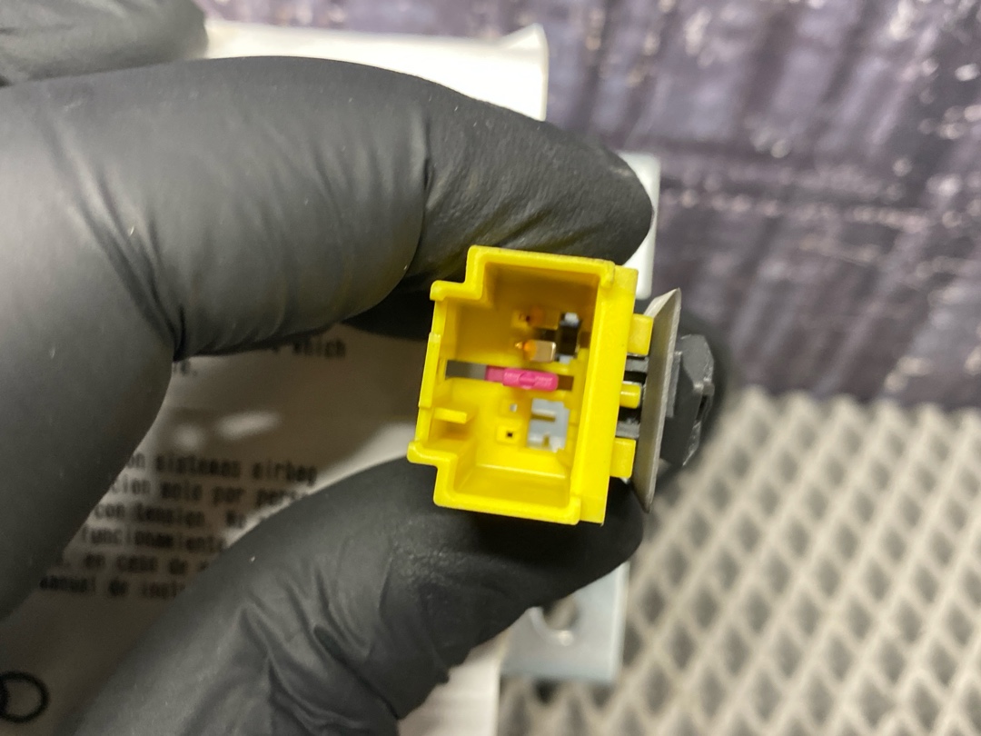 Подушка безопасности, 1064 рублей, Красноярск