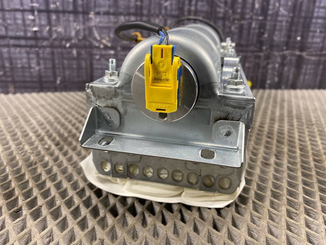 Подушка безопасности, 1064 рублей, Красноярск